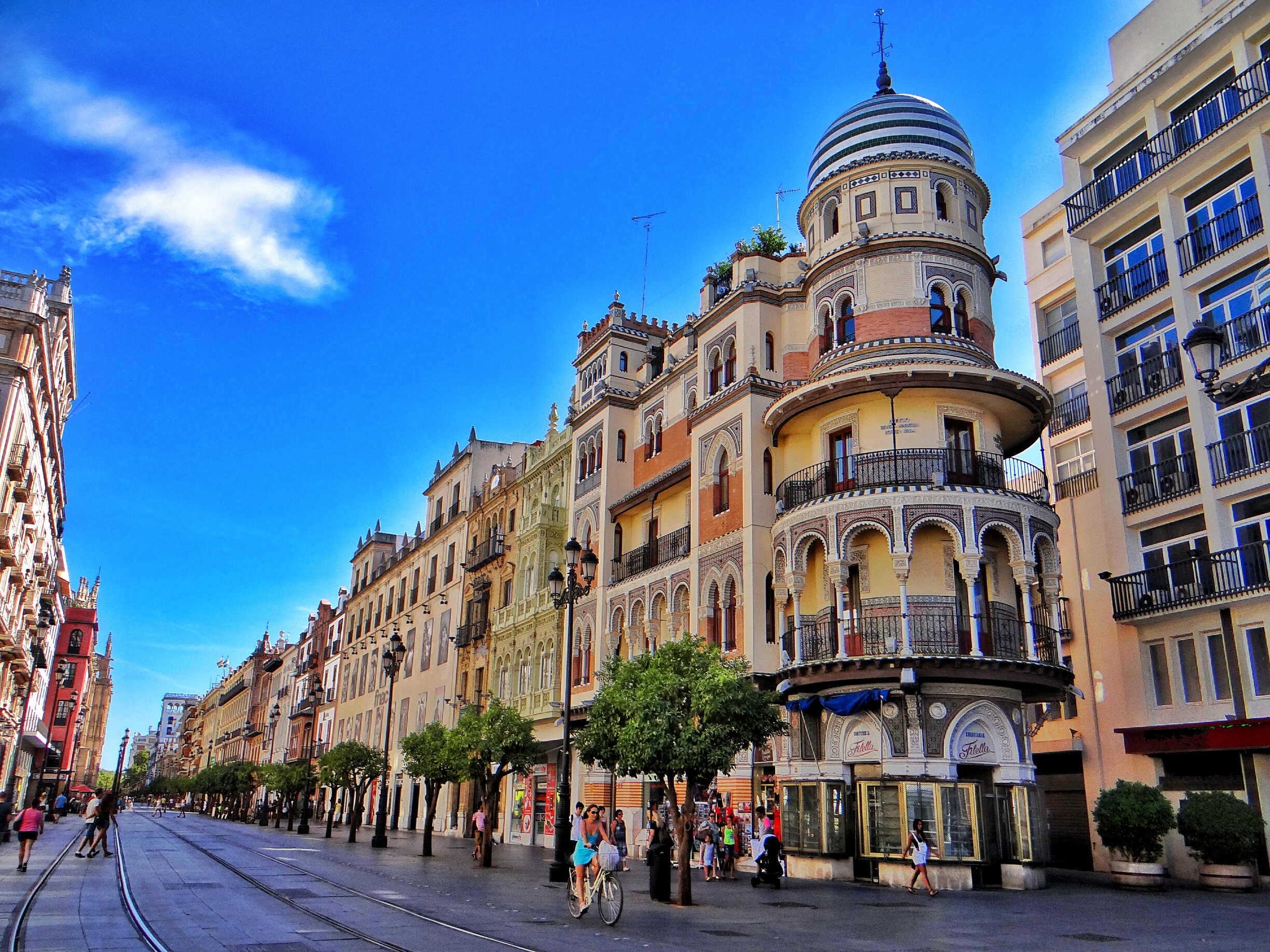 Avenida-de-la-Constitucion-Sevilla-1.jpg